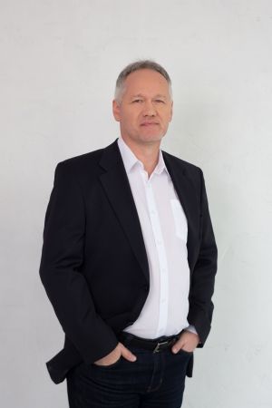 Benkó Gábor +36 30 850 6961